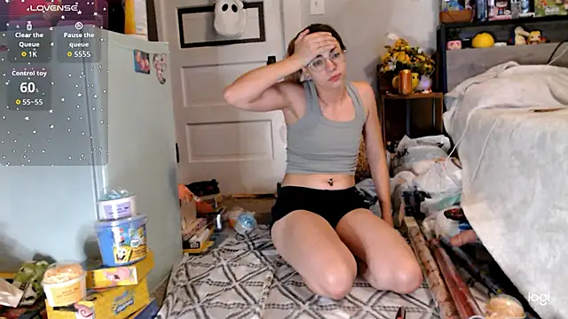 KSwonderland6 online show from December 16, 2025, 5:17 pm