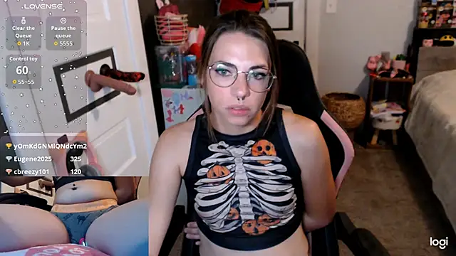 Snapshot of KSwonderland6 chatting on October 31, 2025, 1:41 pm KSwonderland6 online show from October 31, 2025, 1:41 pm