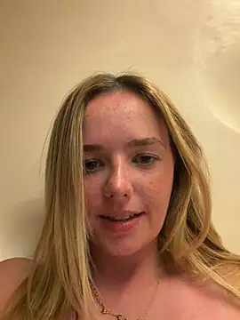 Snapshot of Sophiesinxx chatting on July 12, 2026, 9:37 pm Sophiesinxx online show from July 12, 2026, 9:37 pm