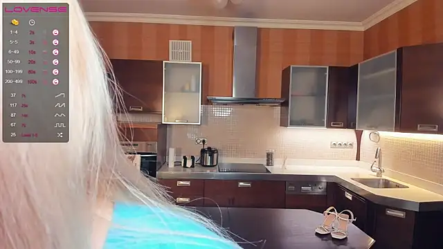 LinnBottrell online show from February 24, 2025, 8:25 pm