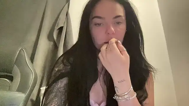 yorkshiregal online show from December 3, 2025, 6:36 am