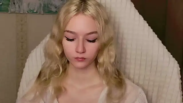 Snapshot of NaomiLoys chatting on November 3, 2025, 11:36 am NaomiLoys online show from November 3, 2025, 11:36 am