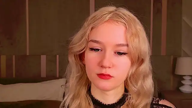 Snapshot of NaomiLoys chatting on February 9, 2025, 5:11 pm NaomiLoys online show from February 9, 2025, 5:11 pm