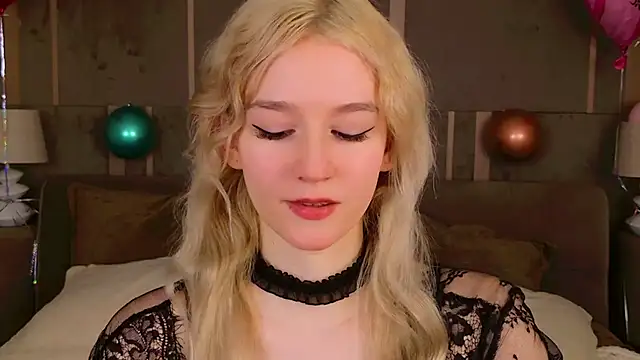 Snapshot of NaomiLoys chatting on February 15, 2025, 7:39 pm NaomiLoys online show from February 15, 2025, 7:39 pm