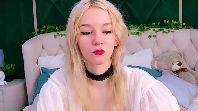 Snapshot of NaomiLoys chatting on March 6, 2025, 8:48 pm NaomiLoys online show from March 6, 2025, 8:48 pm