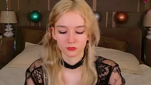 Snapshot of NaomiLoys chatting on February 15, 2025, 10:52 pm NaomiLoys online show from February 15, 2025, 10:52 pm