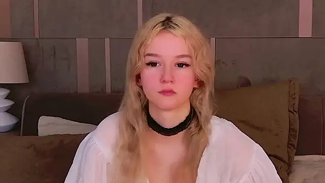 Snapshot of NaomiLoys chatting on March 8, 2025, 9:06 am NaomiLoys online show from March 8, 2025, 9:06 am