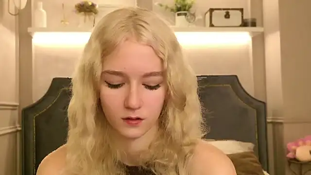 Snapshot of NaomiLoys chatting on September 22, 2025, 10:43 am NaomiLoys online show from September 22, 2025, 10:43 am