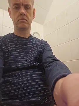 Hectorthyssen1 online show from April 17, 2026, 6:22 pm