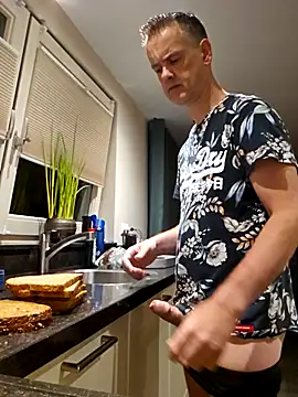 Snapshot of Hectorthyssen1 chatting on September 9, 2025, 4:33 am Hectorthyssen1 online show from September 9, 2025, 4:33 am