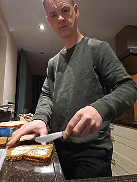 Snapshot of Hectorthyssen1 chatting on February 11, 2026, 5:29 am Hectorthyssen1 online show from February 11, 2026, 5:29 am