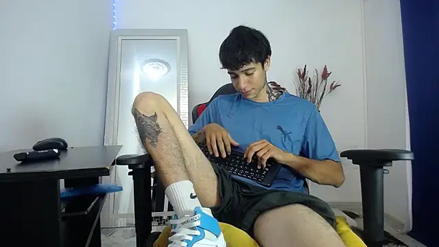 Zacktk7 online show from February 6, 2025, 8:02 pm