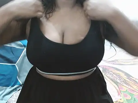 Snapshot of queen_cute chatting on July 15, 2026, 7:32 pm queen cute online show from July 15, 2026, 7:32 pm