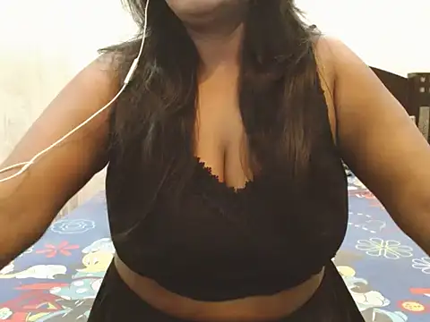 Snapshot of queen_cute chatting on March 13, 2026, 5:51 pm queen cute online show from March 13, 2026, 5:51 pm