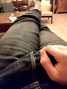 Snapshot of JulesG18 chatting on February 21, 2026, 6:21 pm JulesG18 online show from February 21, 2026, 6:21 pm