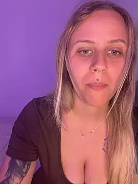 lunawolf21 online show from May 23, 2026, 10:36 am