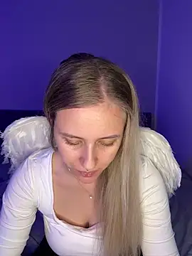 Snapshot of lunawolf21 chatting on December 3, 2025, 7:30 am lunawolf21 online show from December 3, 2025, 7:30 am