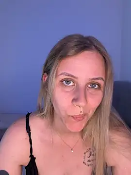 lunawolf21 online show from May 21, 2026, 6:55 am