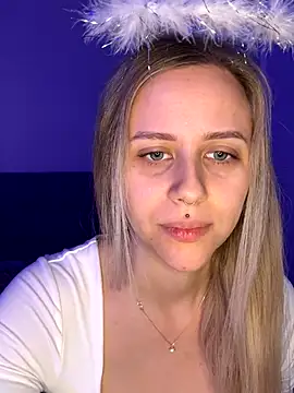 Snapshot of lunawolf21 chatting on December 4, 2025, 7:40 am lunawolf21 online show from December 4, 2025, 7:40 am