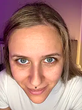 Snapshot of lunawolf21 chatting on October 23, 2025, 7:07 am lunawolf21 online show from October 23, 2025, 7:07 am