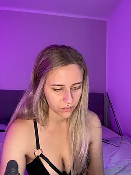 Snapshot of lunawolf21 chatting on November 13, 2025, 7:34 am lunawolf21 online show from November 13, 2025, 7:34 am