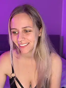 Snapshot of lunawolf21 chatting on November 18, 2025, 7:33 am lunawolf21 online show from November 18, 2025, 7:33 am