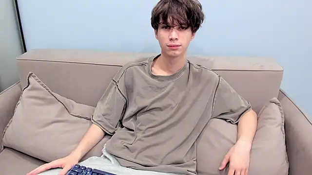 Im Shine Guy online show from December 5, 2025, 6:12 am