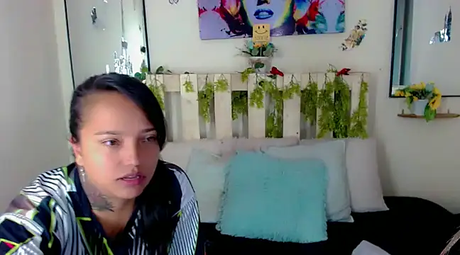 Sharon et Khloe12 online show from January 15, 2025, 4:57 am