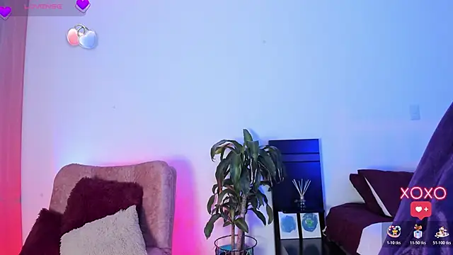 Snapshot of AndreaVelasco chatting on November 14, 2025, 6:44 pm AndreaVelasco online show from November 14, 2025, 6:44 pm