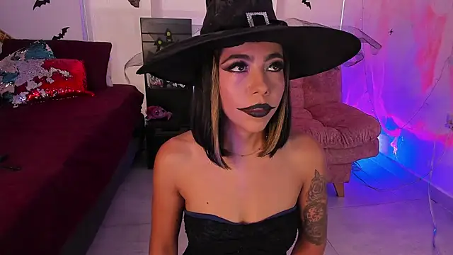 Snapshot of AndreaVelasco chatting on October 27, 2025, 6:20 pm AndreaVelasco online show from October 27, 2025, 6:20 pm