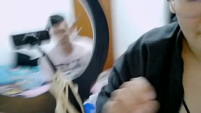 Snapshot of luxandracon23 chatting on January 7, 2026, 7:35 am luxandracon23 online show from January 7, 2026, 7:35 am