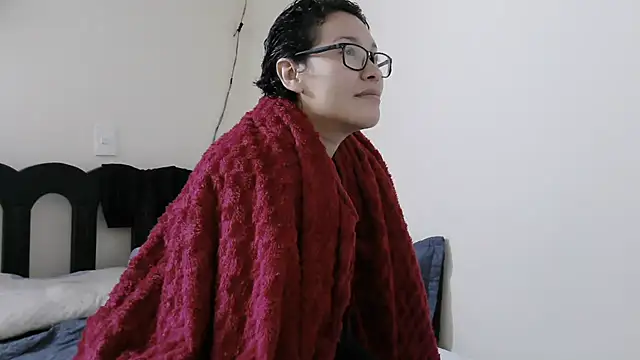 Snapshot of luxandracon23 chatting on May 6, 2026, 1:48 pm luxandracon23 online show from May 6, 2026, 1:48 pm