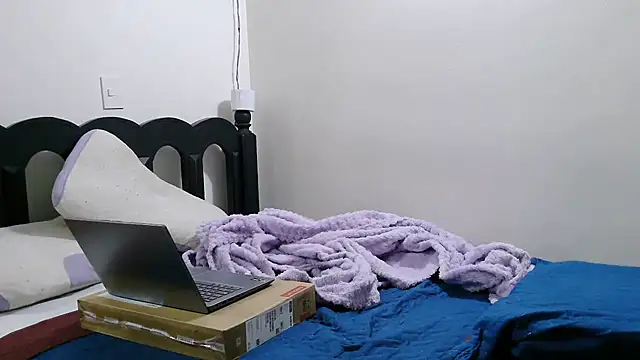 luxandracon23 online show from March 31, 2026, 7:05 pm