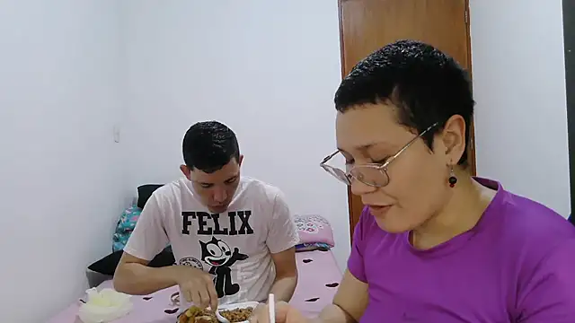 Snapshot of luxandracon23 chatting on January 6, 2026, 7:29 pm luxandracon23 online show from January 6, 2026, 7:29 pm