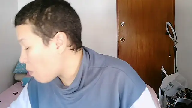 Snapshot of luxandracon23 chatting on January 8, 2026, 8:26 pm luxandracon23 online show from January 8, 2026, 8:26 pm