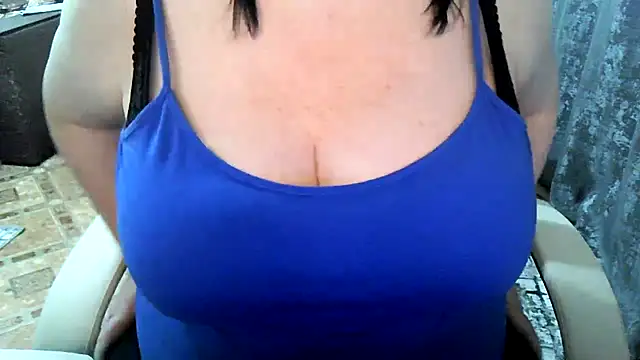 EmiliaLooo online show from November 26, 2025, 6:13 am