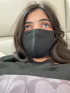 Lunaxx001 online show from April 1, 2026, 5:10 pm