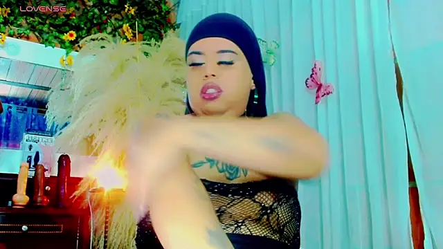 nauthyvalentina online show from March 17, 2026, 9:51 pm