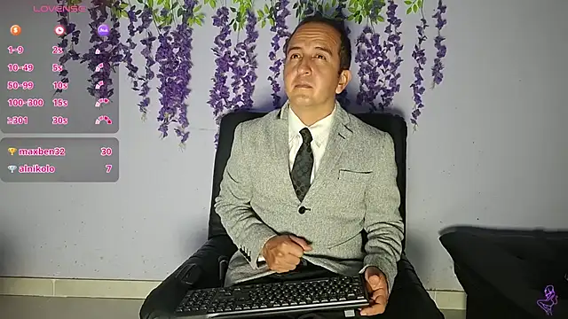 yazforeSolo online show from February 10, 2026, 2:10 am