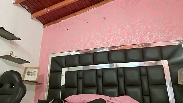 Snapshot of Sofia_martiin chatting on November 1, 2025, 3:13 am Sofia martiin online show from November 1, 2025, 3:13 am