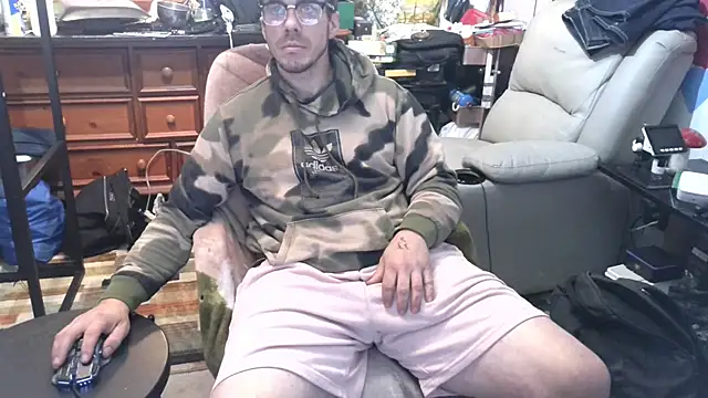 Snapshot of ScubaStevex chatting on December 20, 2025, 5:27 pm ScubaStevex online show from December 20, 2025, 5:27 pm