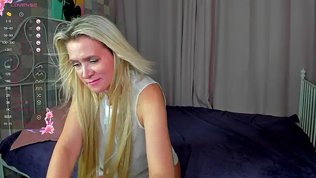 Snapshot of Luna__Lewis chatting on March 21, 2025, 11:33 am Luna Lewis online show from March 21, 2025, 11:33 am