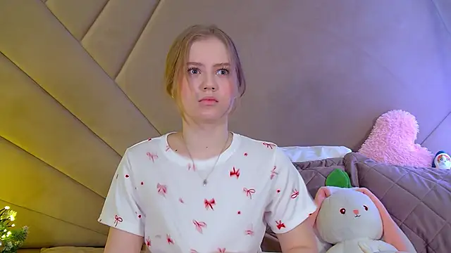 Snapshot of SelinSwarovski chatting on December 15, 2025, 4:24 pm SelinSwarovski online show from December 15, 2025, 4:24 pm