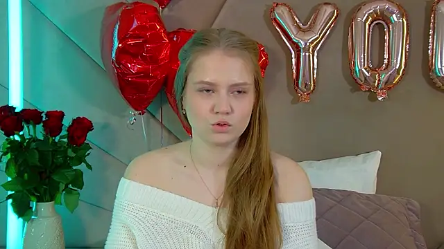 Snapshot of SelinSwarovski chatting on February 16, 2026, 4:49 pm SelinSwarovski online show from February 16, 2026, 4:49 pm