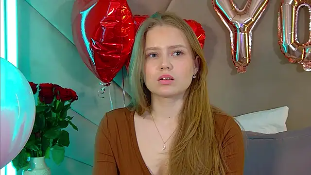 Snapshot of SelinSwarovski chatting on February 16, 2026, 4:44 am SelinSwarovski online show from February 16, 2026, 4:44 am