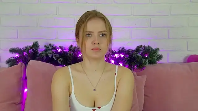 Snapshot of SelinSwarovski chatting on December 16, 2025, 6:12 pm SelinSwarovski online show from December 16, 2025, 6:12 pm