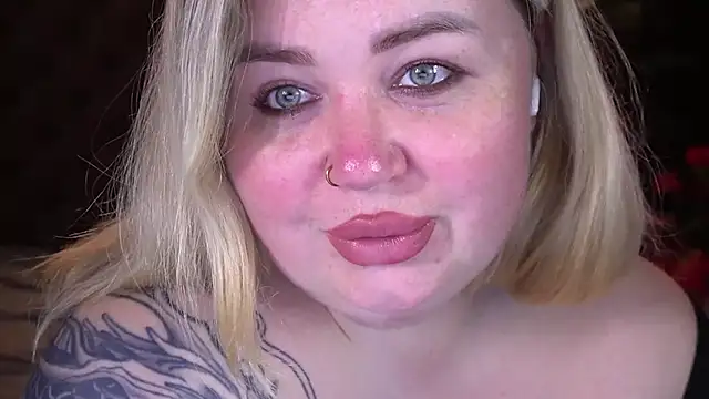 ZaraReignn online show from May 12, 2026, 7:42 pm