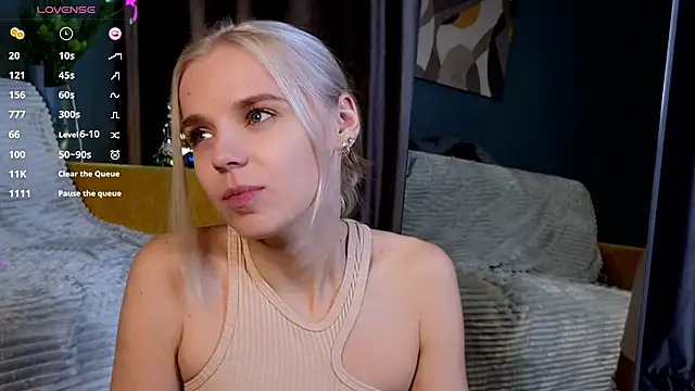 MoireBramblett online show from December 19, 2024, 7:51 pm