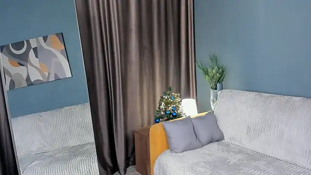 MoireBramblett online show from December 11, 2024, 8:50 pm