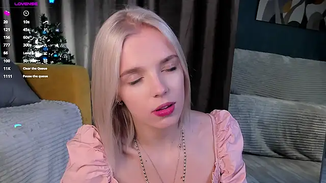 MoireBramblett online show from December 17, 2024, 3:06 pm